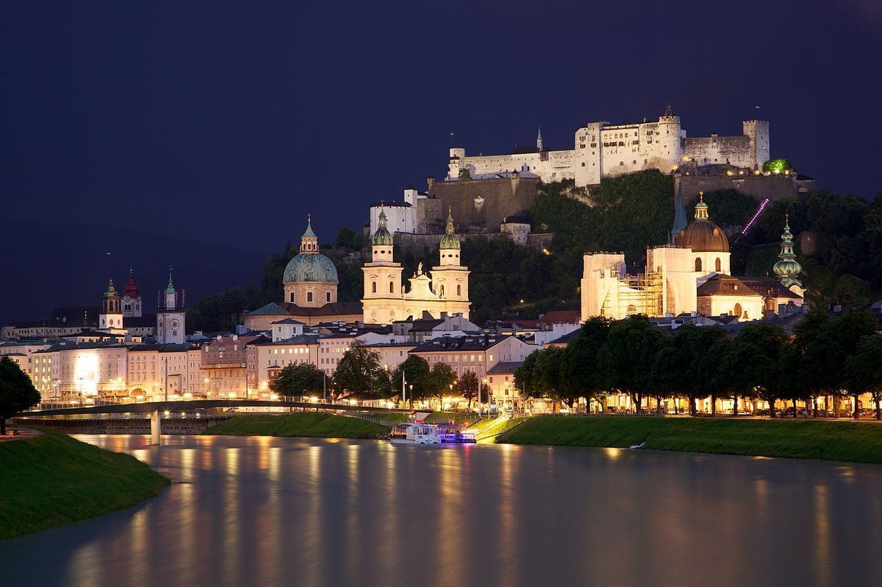 1280px-Old_Town_Salzburg_across_the_Salzach_river-e1506952169769