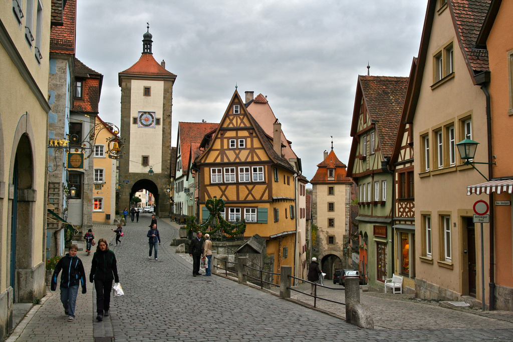 Rothenburg ob der Tauber esbanja charme na Rota Romântica Alemã
