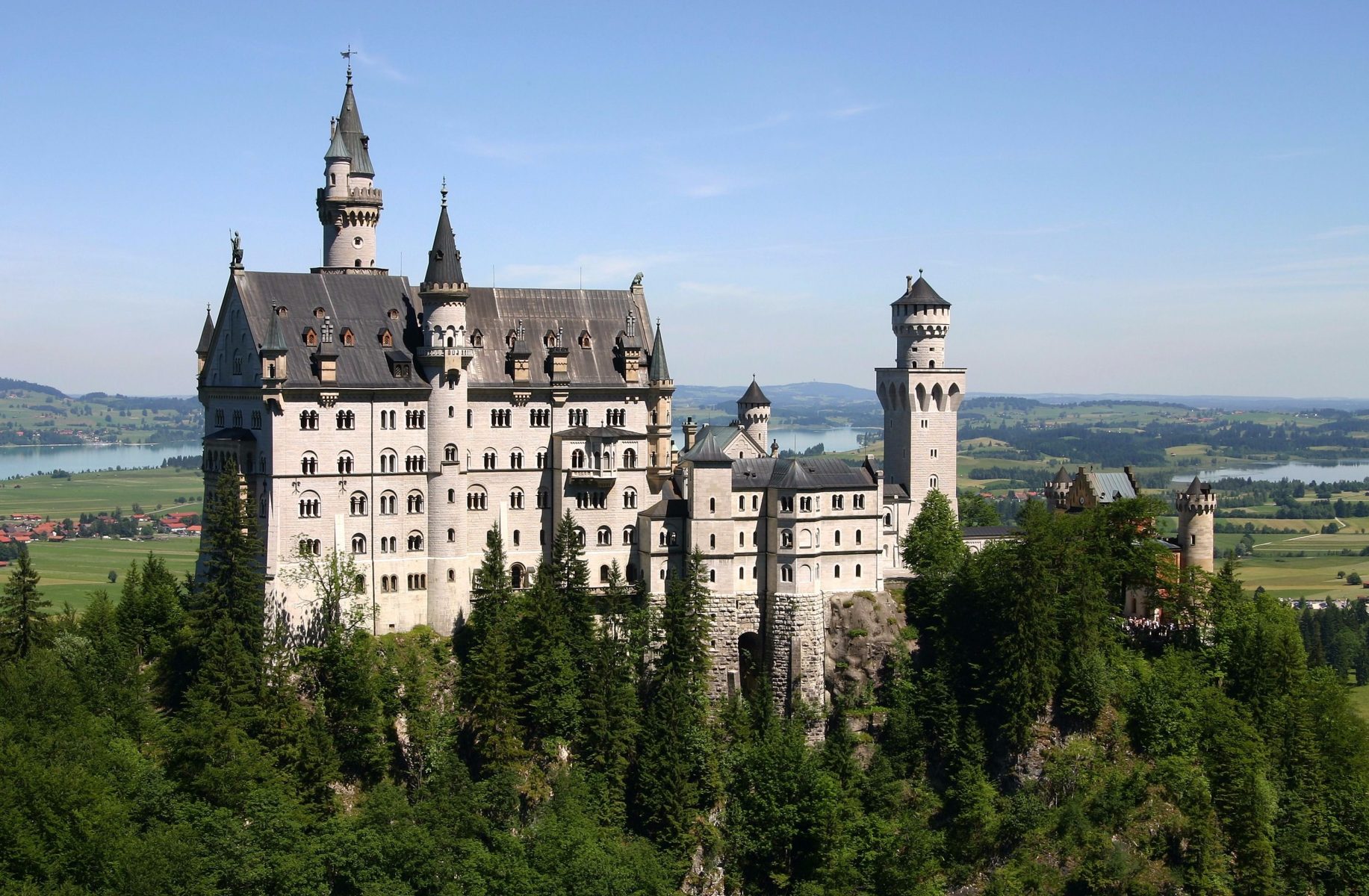 Castle_Neuschwanstein-1-1833x1200