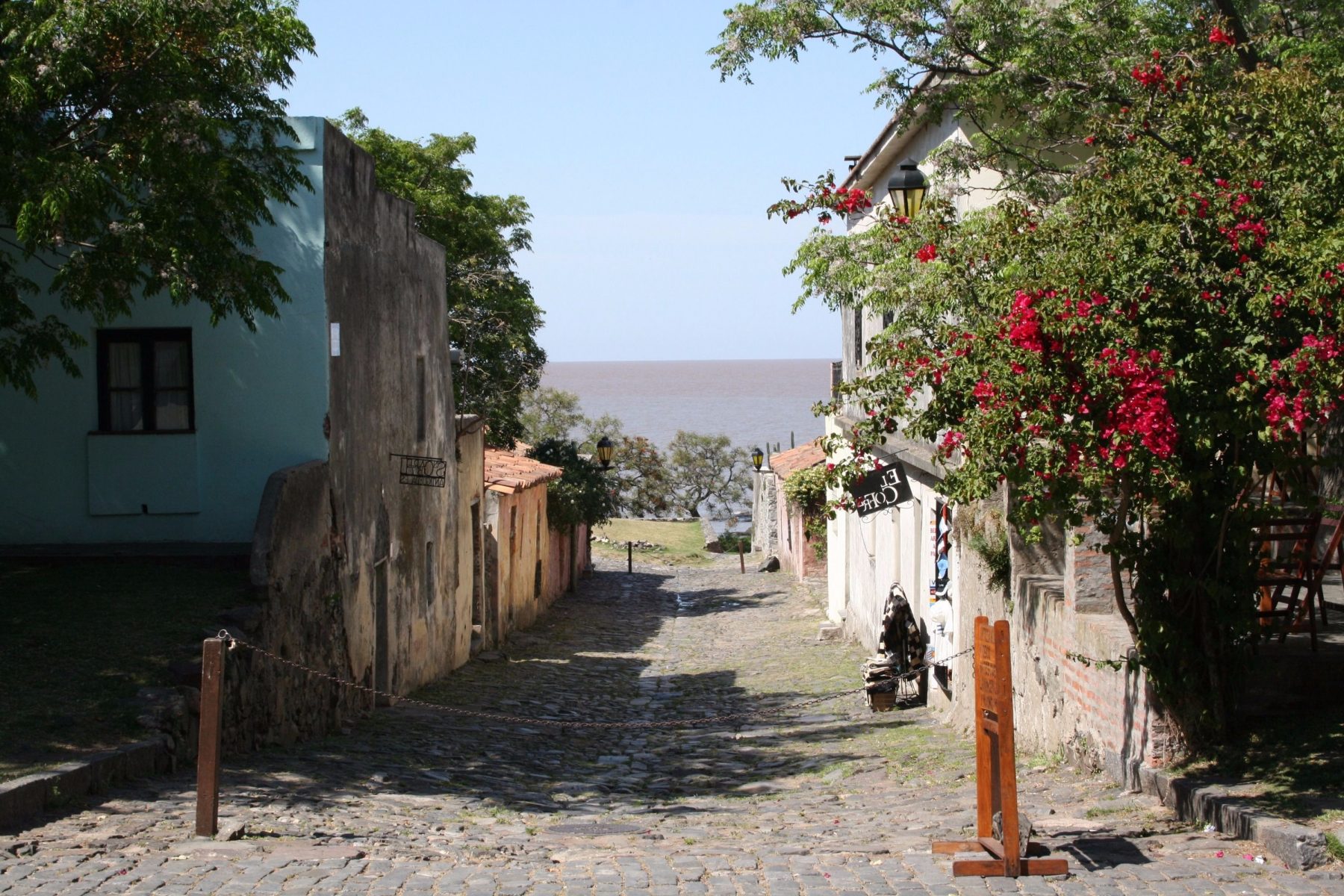 Colonia_del_Sacramento3_-_Uruguay-1-1800x1200