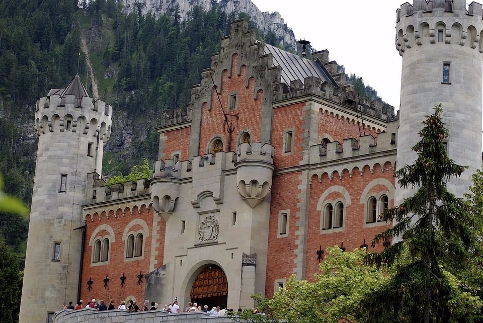 neuschwanstein-castle-1448373_960_720-1